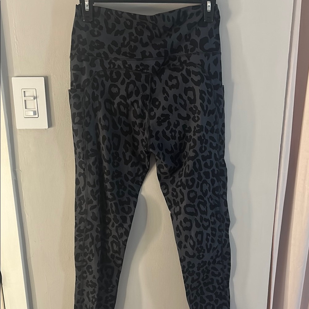 Chic Black Animal Print Leggings - Picture 5 of 6